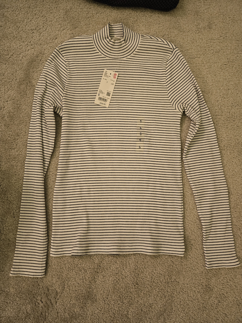 Uniqlo White Mock Neck Striped Tee with Black Lines